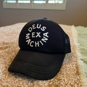 Deus Ex Machina hat